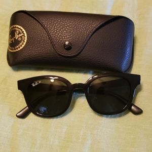 Ray-Ban Polarized sunglasses style RB4324
